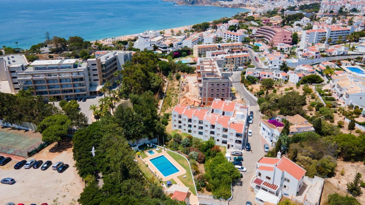 Charming Beachside Apartment W/ Pool By Lovelystay Albufeira Luaran gambar